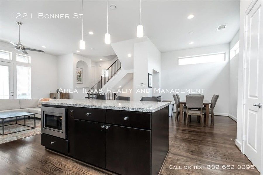 3 Bed Single-Family Home in Rice Military – Houston TX 77007 property image