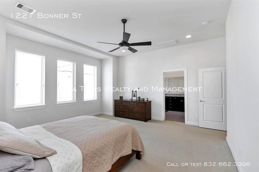 3 Bed Single-Family Home in Rice Military – Houston TX 77007 property image