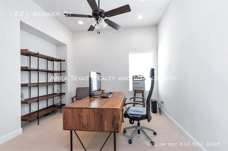 3 Bed Single-Family Home in Rice Military – Houston TX 77007 property image