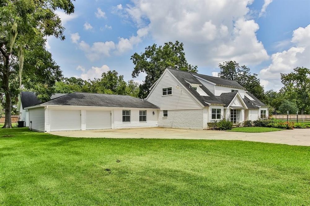 4-Bed Single-Family Home for Rent in Sugar Land 77479 – Riverstone Community property image