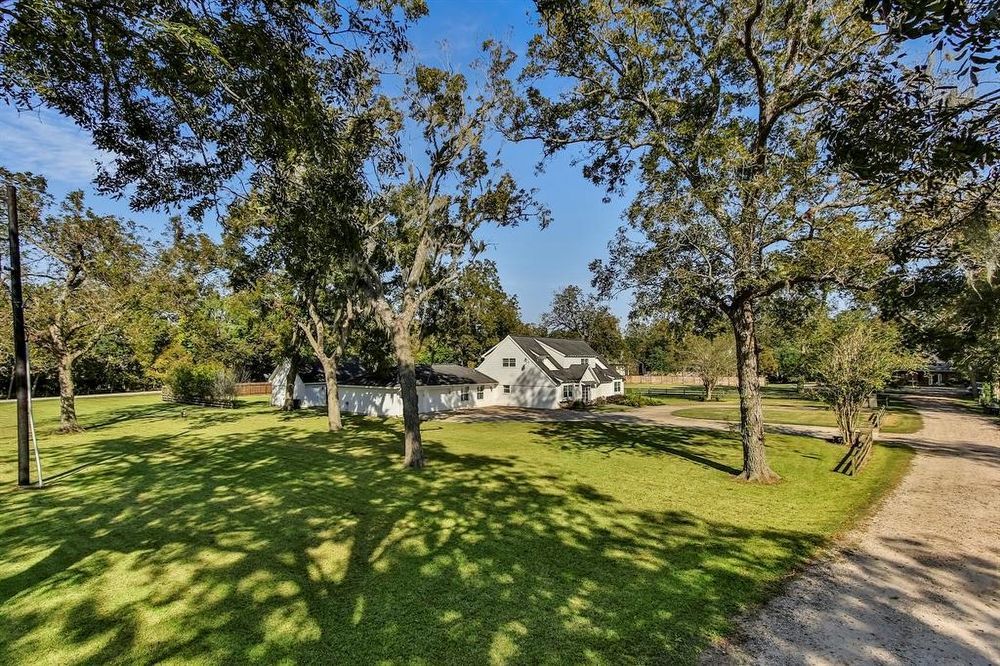 4-Bed Single-Family Home for Rent in Sugar Land 77479 – Riverstone Community property image