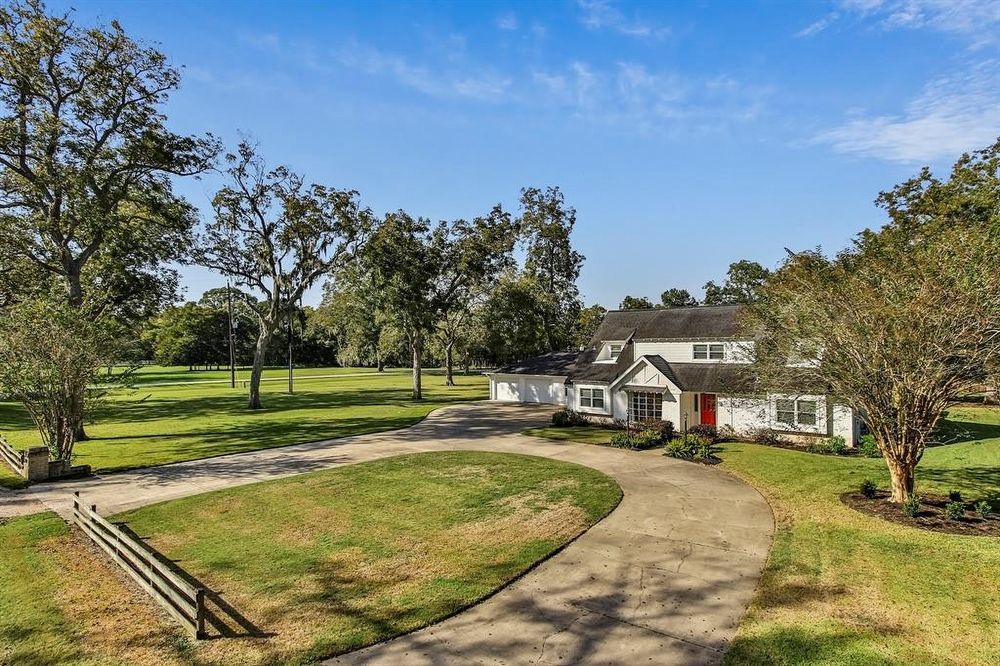 4-Bed Single-Family Home for Rent in Sugar Land 77479 – Riverstone Community property image