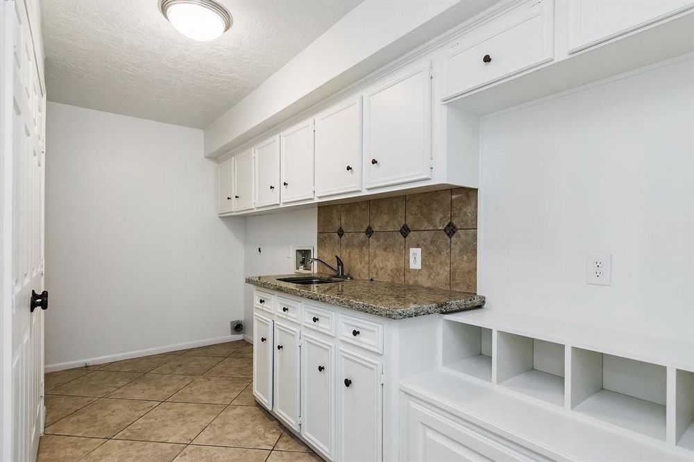 4-Bed Single-Family Home for Rent in Sugar Land 77479 – Riverstone Community property image