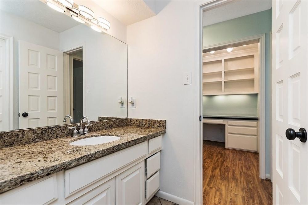 4-Bed Single-Family Home for Rent in Sugar Land 77479 – Riverstone Community property image