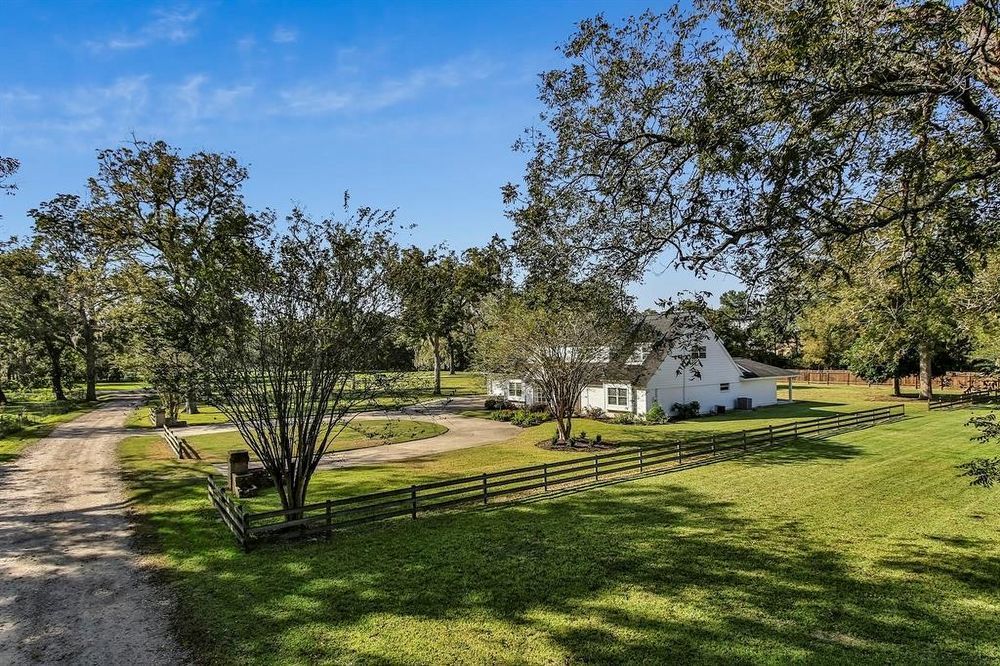 4-Bed Single-Family Home for Rent in Sugar Land 77479 – Riverstone Community property image