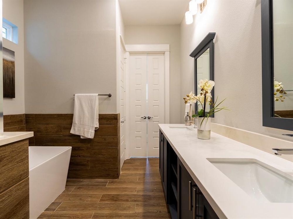 3-Bed, 3.5-Bath Home for Rent in Houston 77008 – Contemporary Three-Story Design property image